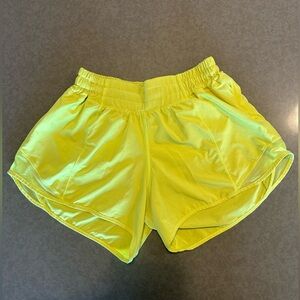 Lululemon High Rise Hotty Hot Shorts 2.5”